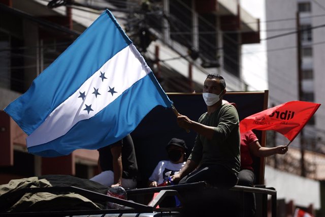 Archivo - September 15, 2021, Tegucigalpa, Tegucigalpa, Honduras: The Free Party makes a march in commemoration of the bicentennial of the independence of Honduras.Led by the presidential candidate Xiomara Castro de Zelaya and the former president of Hond