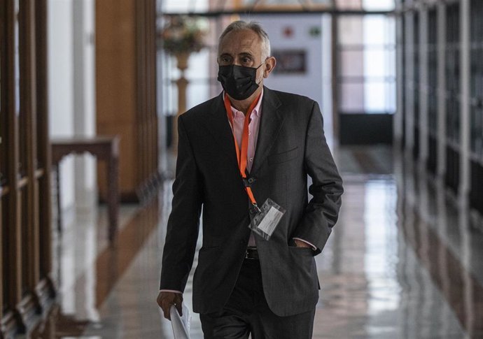 Archivo - El exdirector de la Faffe, Fernando Villén, antes de su comparecencia en la comisión de investigación del Parlamento el 16 de octubre de 2020.