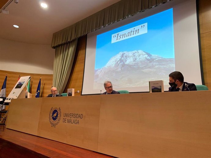 Francisco Reyes, en la presentación del libro 'Isnatín' en la Universidad de Málaga