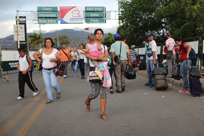 Archivo - Puente Internacional Simón Bolivar en la frontera entre Colombia y Venezuela