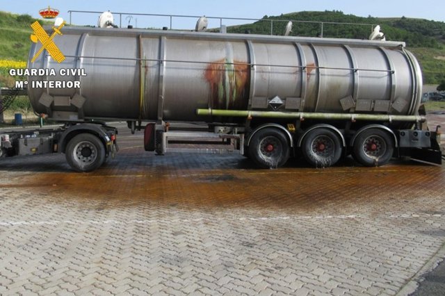 Camión cisterna desde el que partió el vertido de 16.000 litros de cloruro férrico en La Bureba.