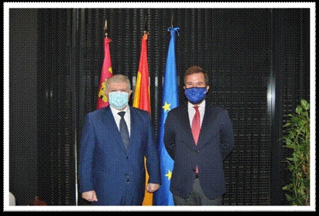 El delegado del Gobierno en la Región, José Vélez, recibe a Germán Romero