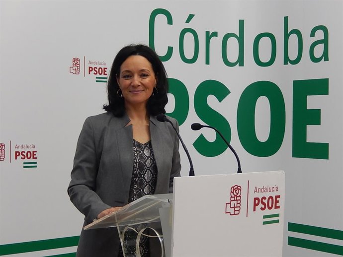 Archivo - La secretaria de Organización del PSOE por Córdoba, Rafi Crespín, en la sede de su partido.