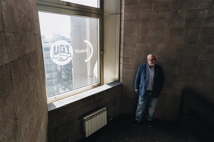 El secretario general de UGT Madrid, Luis Miguel López Reillo, posa después de una entrevista para Europa Press, en la sede de UGT.