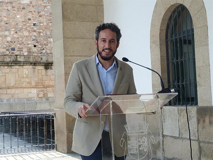 Archivo - El portavoz del Gobierno de Cáceres, Andrés Licerán, en una foto de archivo