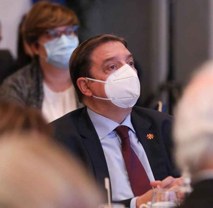 El ministro de Agricultura, Pesca y Alimentación, Luis Planas, en un desayuno informativo del Fórum Europa organizado por Nueva Economía Fórum (NEF)