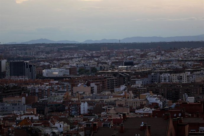 Archivo - El skyline de Madrid durante la pandemia del coronavirus, el 24 de abril de 2020.