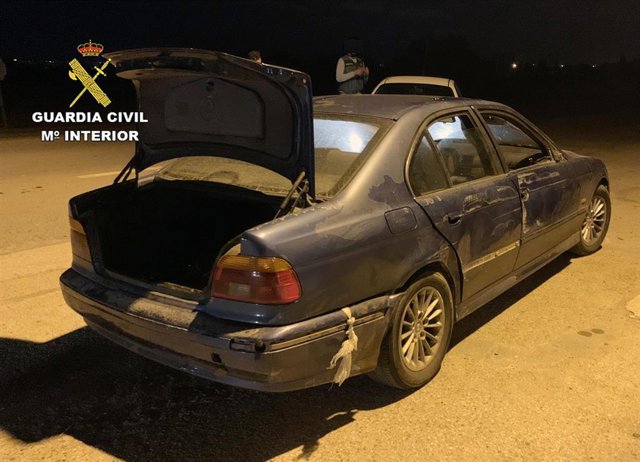 Imagen de un coche desvalijado