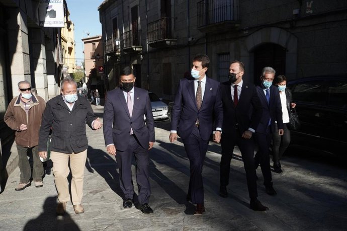 El consejero de la Presidencia, Ángel Ibáñez, conoce las inversiones realizadas en Piedrahíta (Ávila).