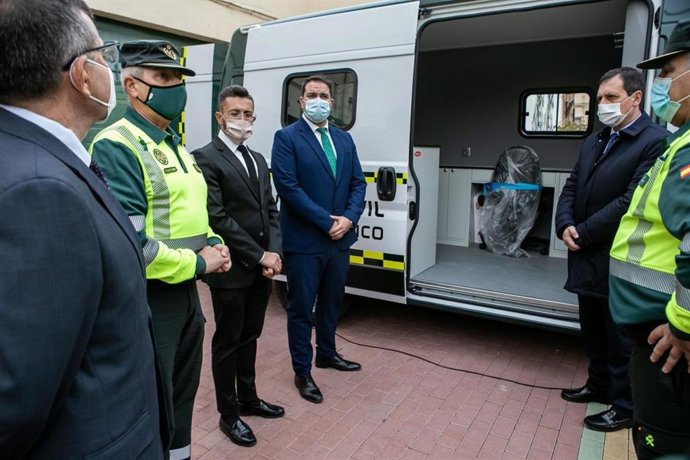 Entrega dos furgonetas a la Jefatura Central de Tráfico de la Guardia Civil para reforzar los servicios que desarrolla en materia de transportes.