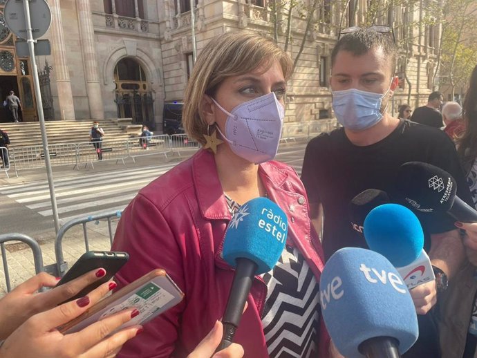 La vicepresidenta primera del Parlament, Alba Vergés, en declaraciones a los medios ante el TSJC tras la detención de Josep Costa.