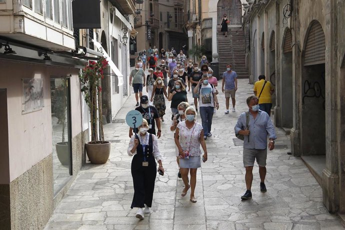 Archivo - Cruceristas en Palma en junio.