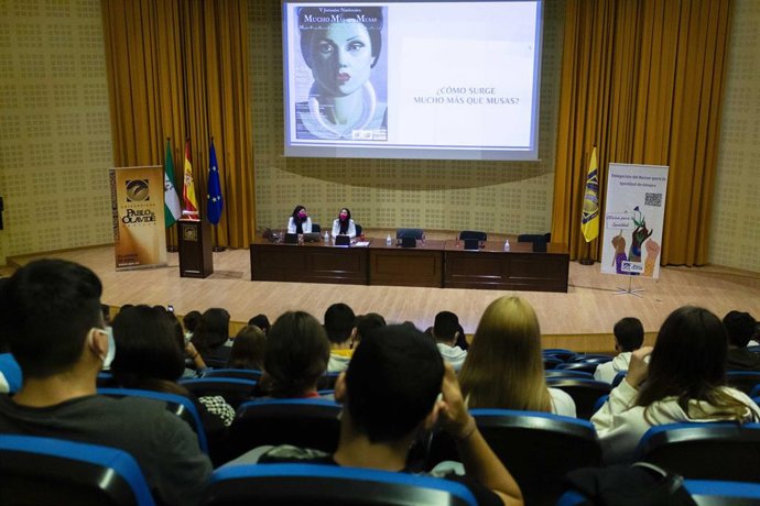 El Paraninfo de la Olavide acoge una nueva edición de la jornada 'Mujeres que hacen Historia'.