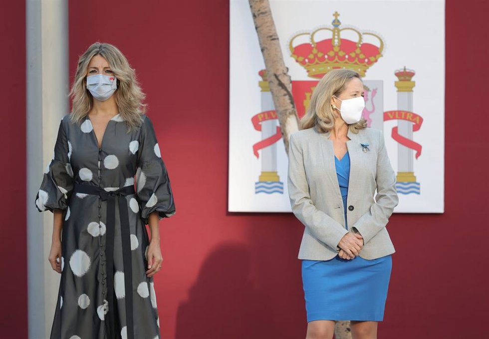 La vicepresidenta segunda del Gobierno y ministra de Trabajo y Economía Social, Yolanda Díaz, y la vicepresidenta primera del Gobierno y ministra de Asuntos Económicos, Nadia Calviño.
