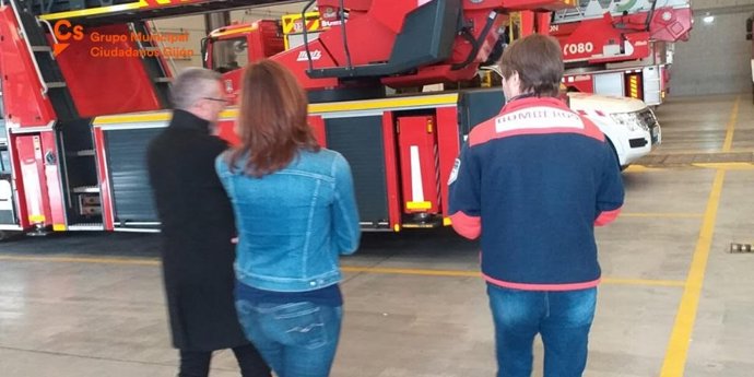 Visita de Ciudadanos al parque de Bomberos de Gijón