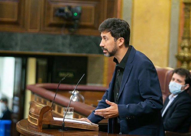 Archivo - El diputado de Unidas Podemos Antón Gómez-Reino en una intervención en el Congreso