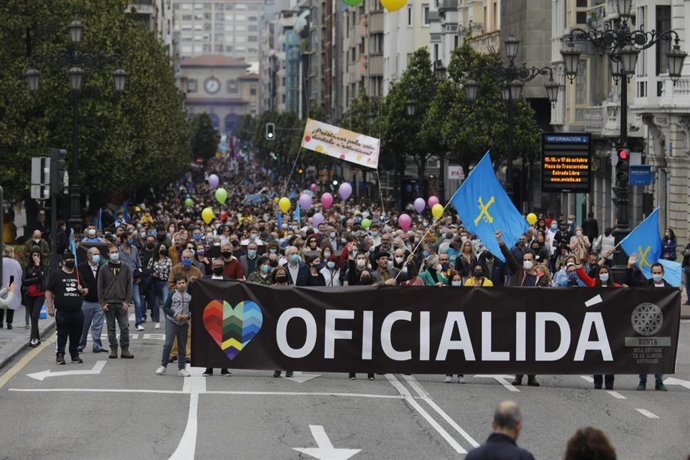 Manifestación por la oficialidad del asturiano y el gallego-asturiano