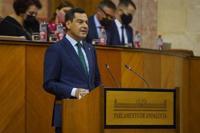 El presidente de la Junta, Juanma Moreno, durante la intervención en la primera sesión del Debate sobre el Estado de la Comunidad a 27 de octubre del 2020, El Pleno del Parlamento andaluz acogerá este miércoles y jueves el Debate sobre el estado de la C