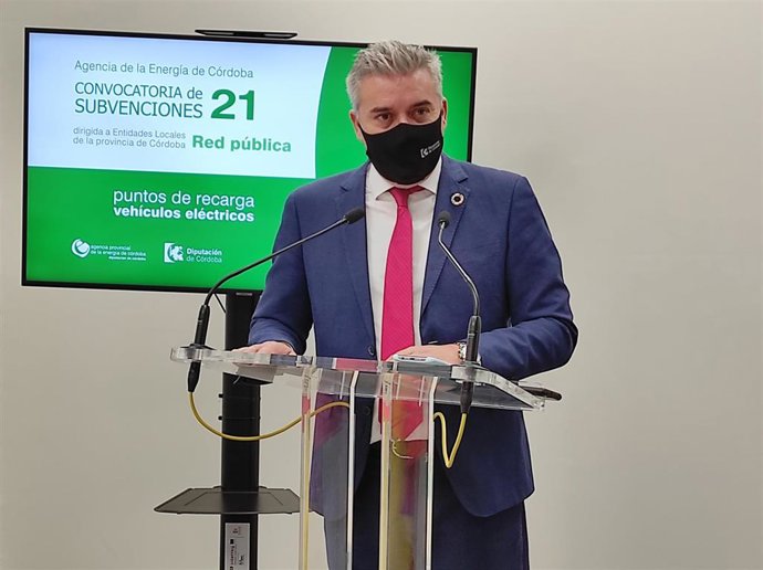 Víctor Montoro durante la rueda de prensa en el Palacio de la Merced.