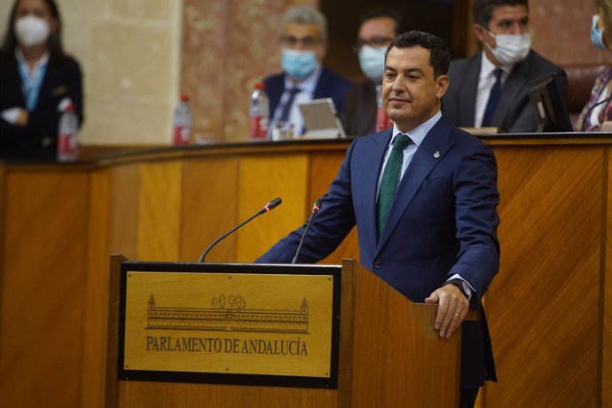 El presidente de la Junta, Juanma Moreno, durante la intervención en la primera sesión del Debate sobre el Estado de la Comunidad a 27 de octubre del 2020, El Pleno del Parlamento andaluz acogerá este miércoles y jueves el Debate sobre el estado de la C