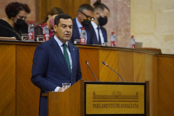 El presidente de la Junta, Juanma Moreno, durante la intervención en la primera sesión del Debate sobre el Estado de la Comunidad a 27 de octubre del 2020, El Pleno del Parlamento andaluz acogerá este miércoles y jueves el Debate sobre el estado de la C