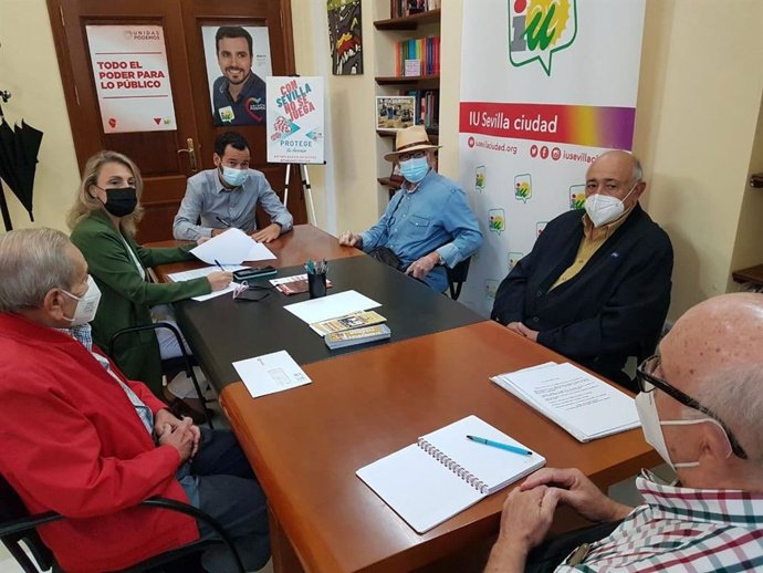 Reunión de los concejales Eva Oliva y Daniel González Rojas (IU) con representantes del Consejo municipal de Participación Activa de las Personas Mayores.