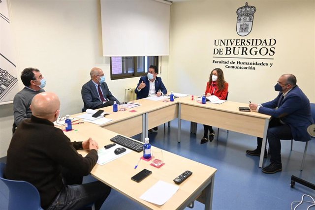 El Vicepresidente De La Junta De Castilla Y León, Francisco Igea, Durante Una Reunión En La Facultad De Humanidades De La UBU Para Conocer Los Avances En El Mapa De Fosas De La Guerra Civil.