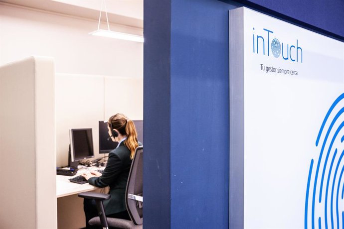 Archivo - CaixaBank incorporará 900 nuevos gestores al servicio inTouch para asesorar telemáticamente