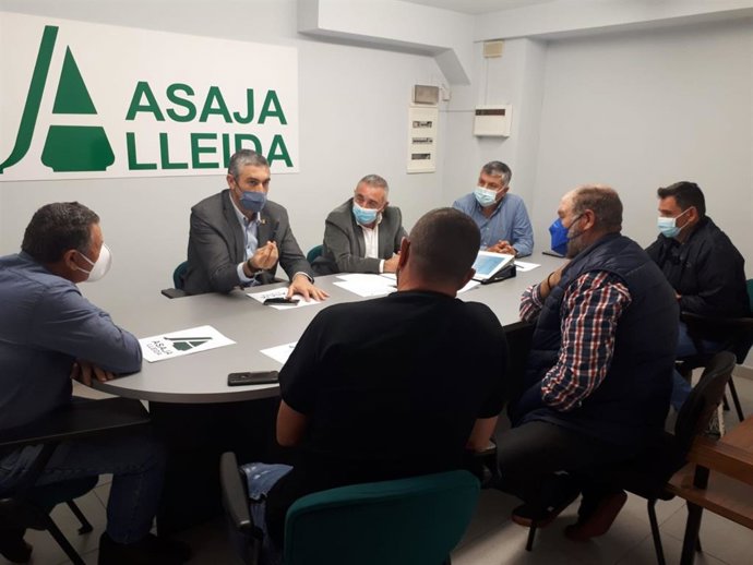El delegado del Govern en Lleida, Bernat Solé, se ha reunido este miércoles con la junta rectora de Asaja Lleida.