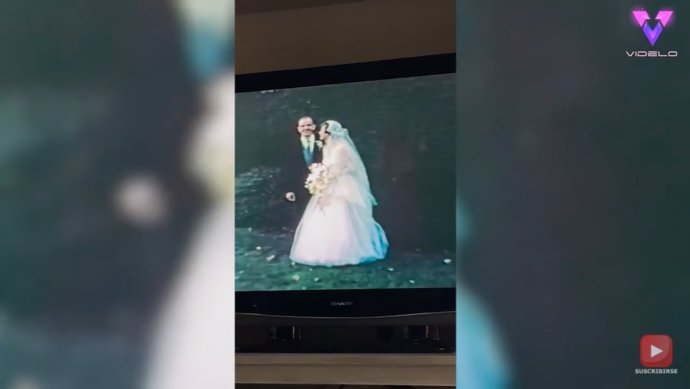 Capturan la emocionante reacción de este hombre de 92 años al ver el vídeo de su boda por primera vez en 65 años