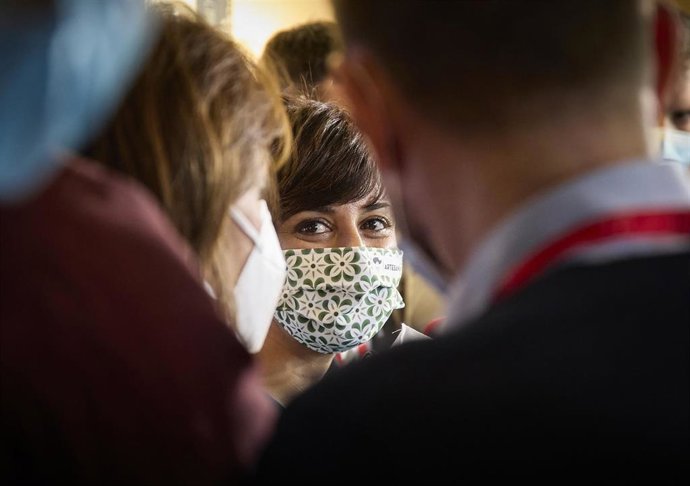 La ministra de Política Territorial y portavoz del Gobierno, Isabel Rodríguez, atiende a los medios en el Complejo de la Moncloa, a 27 de octubre de 2021, en Madrid (España). La ministra de Política Territorial atiende a los medios tras participar en la