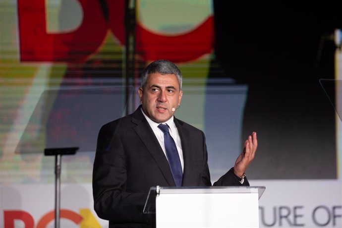 El secretario general de la Organización Mundial del Turismo, Zurab Pololikashivilli, interviene durante la cumbre presencial y telemática Future of Tourism World Summit en la Llotja de Mar de Barcelona, a 26 de octubre de 2021, en Barcelona.