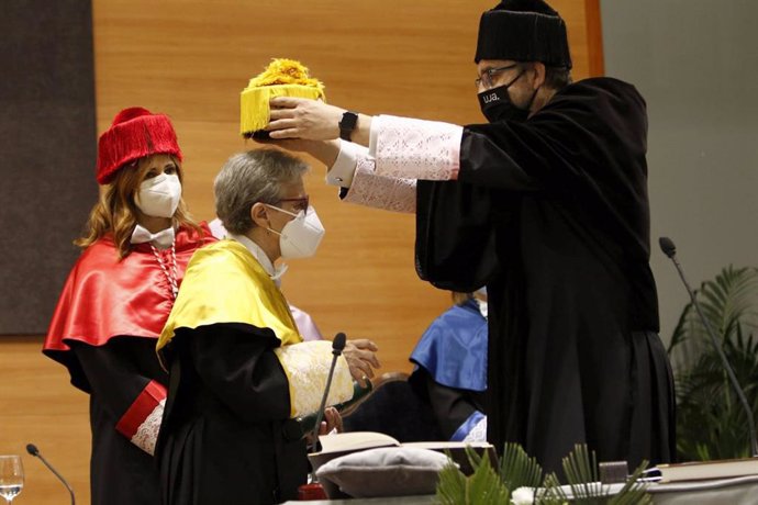 Nombramiento de María Castellano como Doctora Honoris Causa de la UJA