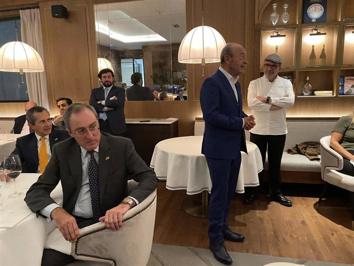 Inauguración del restaurante Amós de Jesús Sánchez.