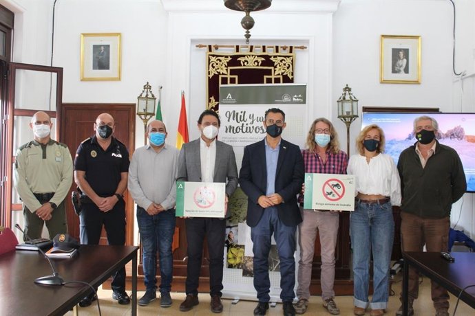El delegado territorial de Desarrollo Sostenible de la Junta de Andalucía en Cádiz, Daniel Sánchez, durante la presentación de la campaña 'Mil y un motivos'.