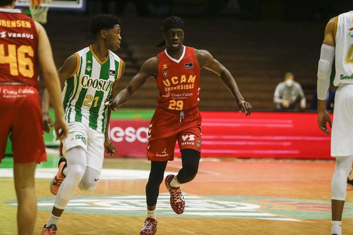Archivo - El jugador griego Alex Antentokounmpo en su etapa con el UCAM Murcia