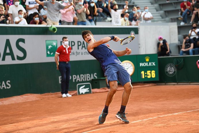 Archivo - Carlos Alcaraz of Spain celebrating his victory during the Roland-Garros 2021, Grand Slam tennis tournament on June 3, 2021 at Roland-Garros stadium in Paris, France - Photo Victor Joly / DPPI
