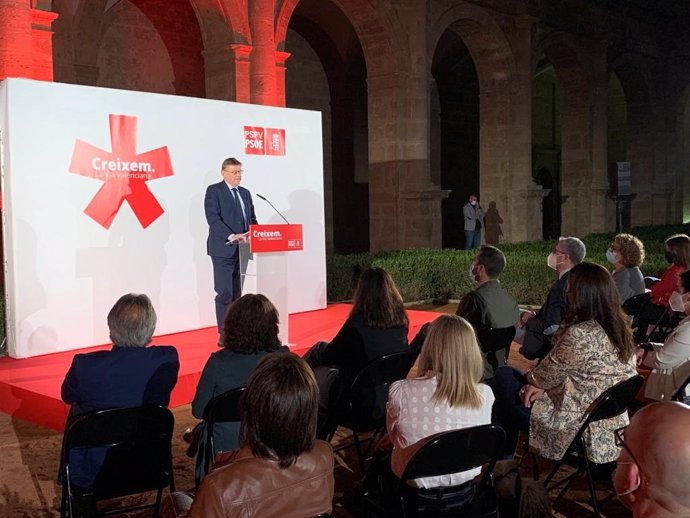 El presidente de la Generalitat y secretario general del PSPV-PSOE, Ximo Puig, clausura el acto de presentación de la ponencia política del Congreso del PSPV