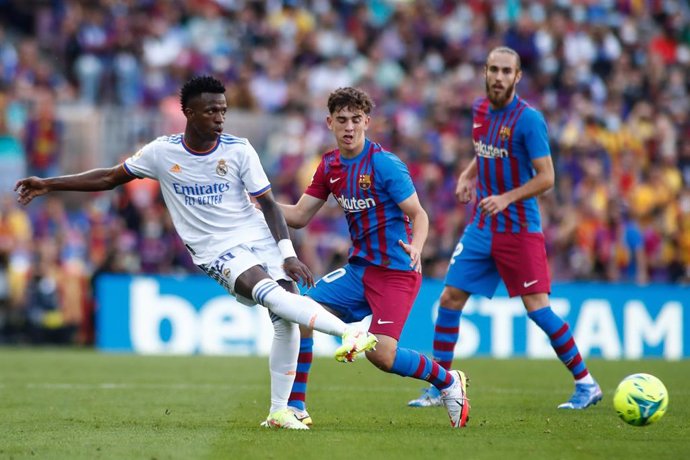 Vinicius Junior y Pablo Martín 'Gavi' en el Clásico del Campo Nou