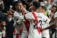 El Rayo fulmina al Barça y a Koeman