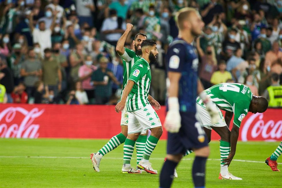 Borja Iglesias celebra uno de sus goles ante el Valencia