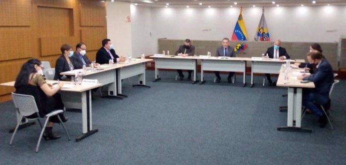 Reunión de los rectores del CNE con miembros de la misión electoral de la UE en Venezuela