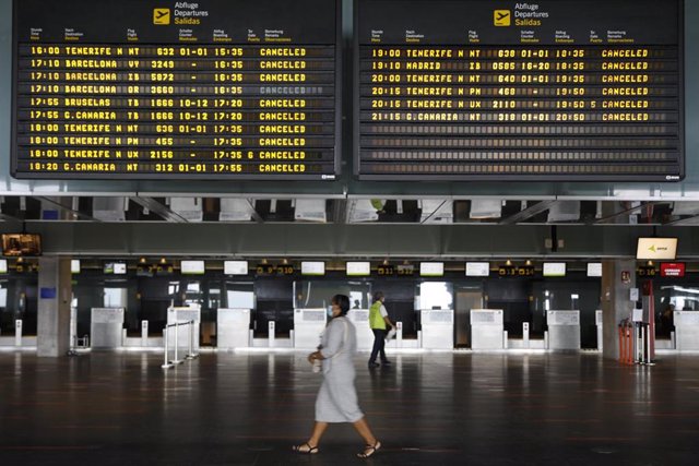 Archivo - Interior del Aeropuerto de La Palma, a 25 de septiembre de 2021, en La Palma, Islas Canarias (España). El Aeropuerto de La Palma sigue este sábado inoperativo por la acumulación de ceniza procedente del volcán de Cumbre Vieja (La Palma), que en 