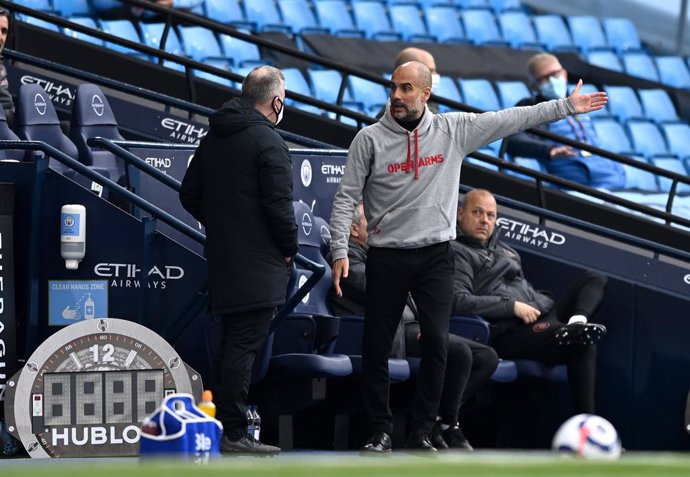 Archivo - 08 May 2021, United Kingdom, Manchester: Manchester City manager Pep Guardiola gestures in frustration towards the fourth official during the English Premier League soccer match between Manchester City and Chelsea at the Etihad Stadium. Photo: