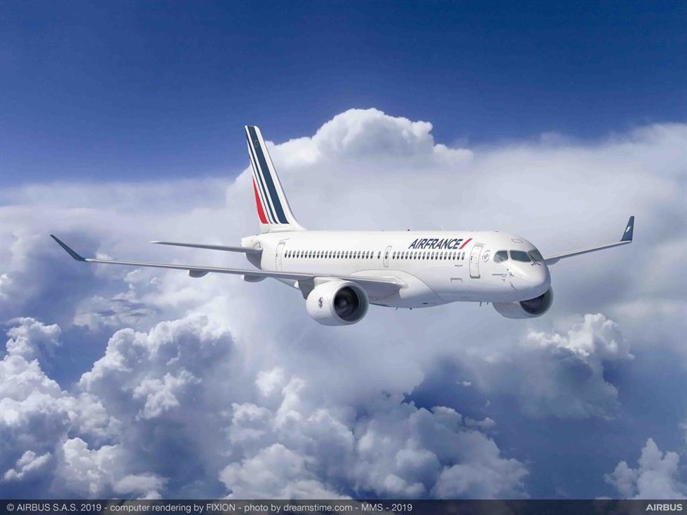 Archivo - Avión A220 de Airbus