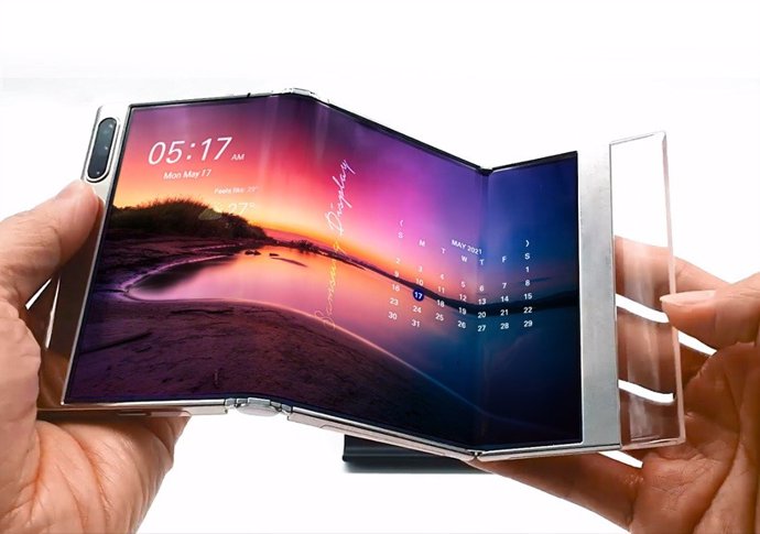 Archivo - Pantalla OLED flexible en forma de S de Samsung.