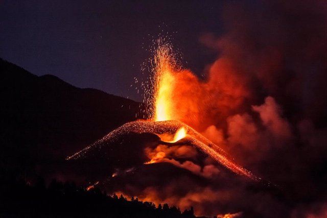 Lava y piroclastos emitidos por el volcán de Cumbre Vieja