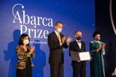 Foto: Jean-Laurent Casanova recibe el Premio Internacional de Ciencias Médicas doctor Juan Abarca
