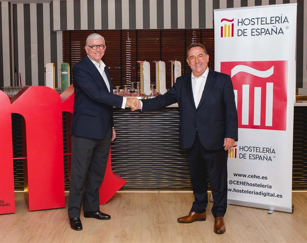 El Director General de Mahou San Miguel, Alberto Rodríguez-Toquero y el presidente de Hostelería de España, Jose Luís Yzuel