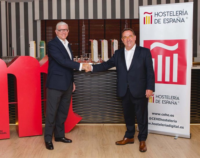 El Director General de Mahou San Miguel, Alberto Rodríguez-Toquero y el presidente de Hostelería de España, Jose Luís Yzuel